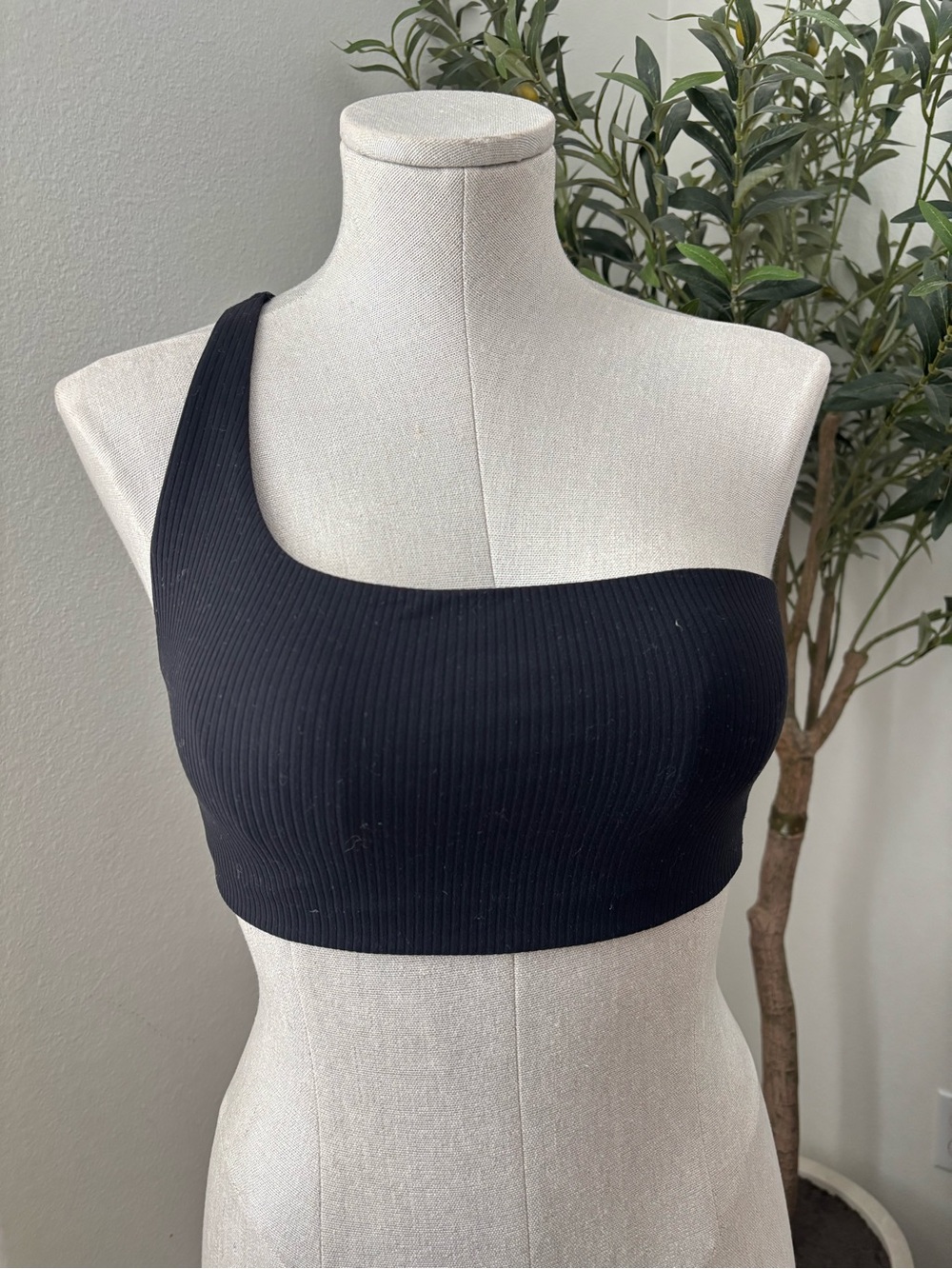 Lululemon Ribbed Nulu Asymmetrical Yoga Bra sz 8